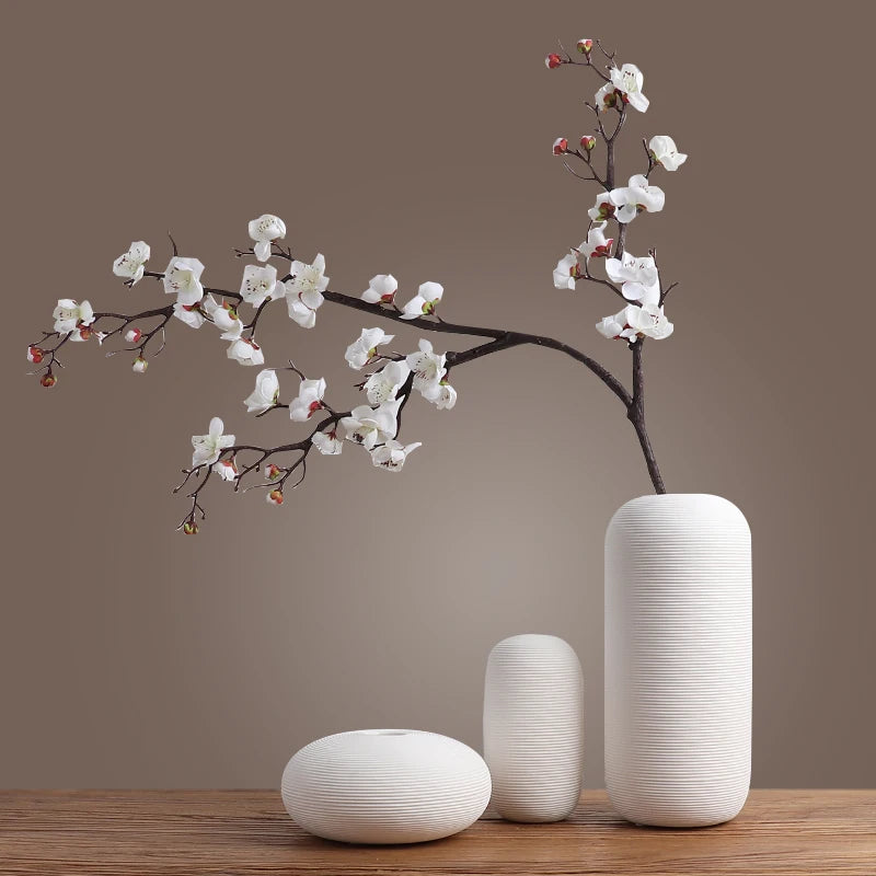 Trio de vases Onde Héléa en céramique blanche nervurée, trois hauteurs