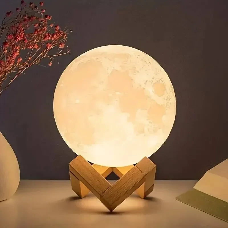 Lampe Pleine Lune Héléa, sphère au relief lunaire sur socle en bois
