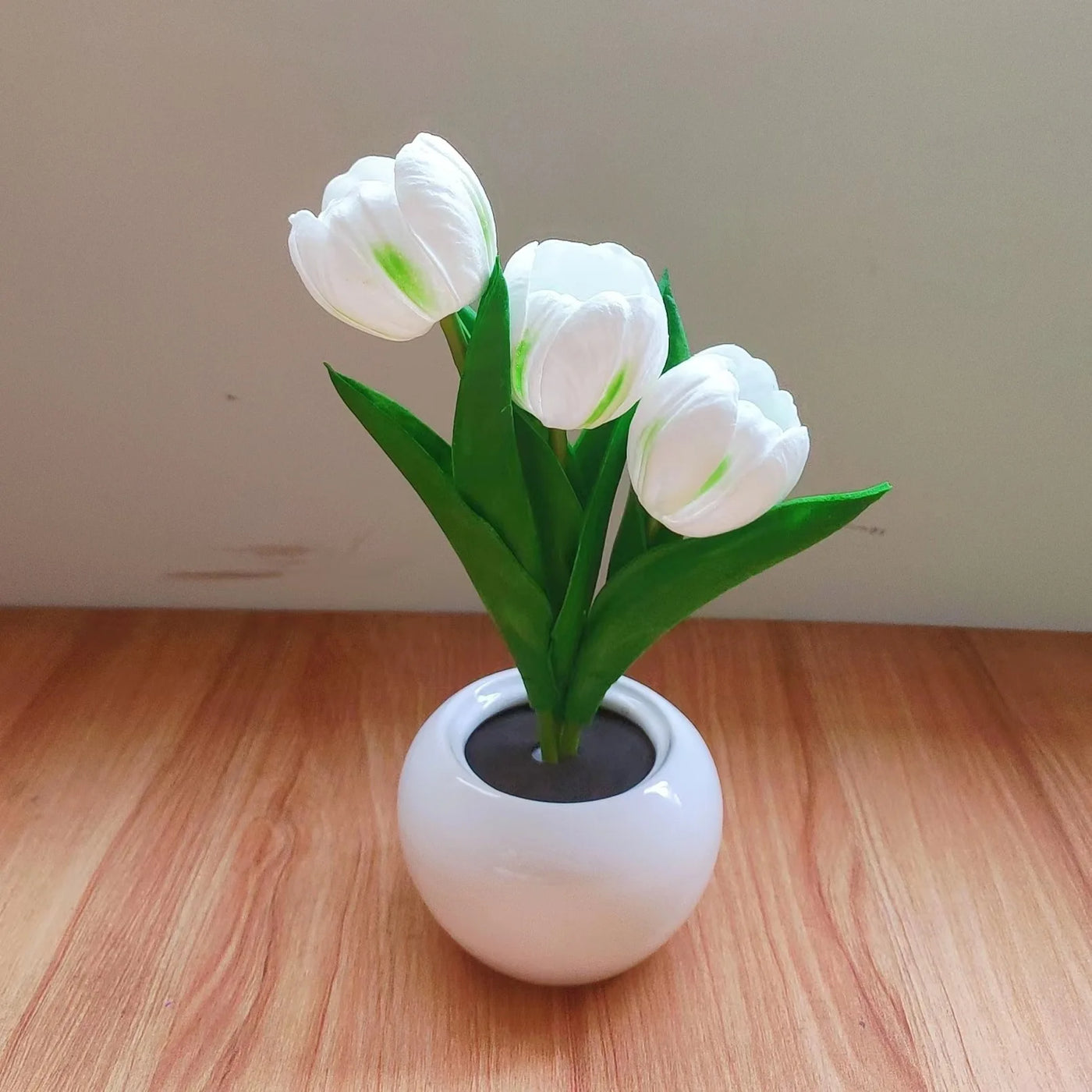Lampe Tulipes — trois fleurs, pot céramique