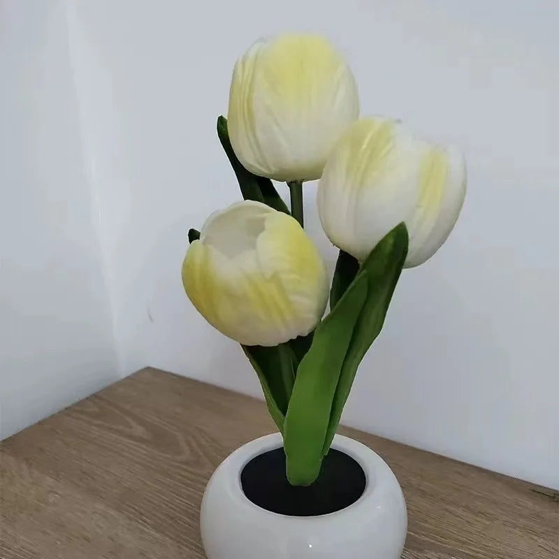 Lampe Tulipes — trois fleurs, pot céramique