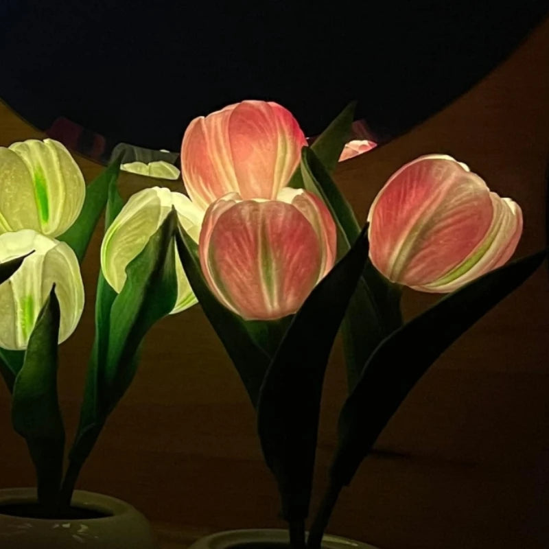 Lampe Tulipes — trois fleurs, pot céramique