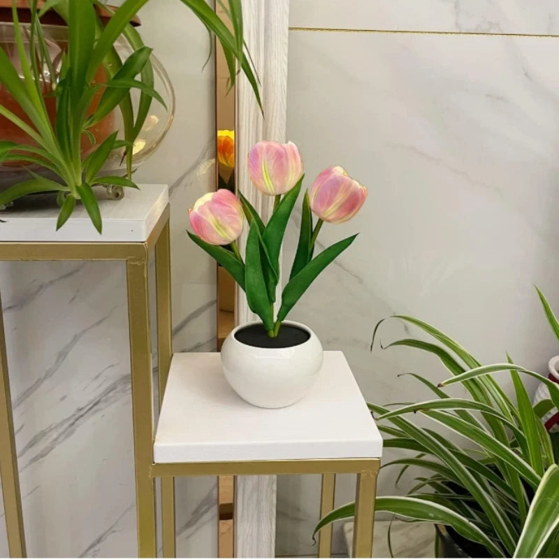 Lampe Tulipes — trois fleurs, pot céramique