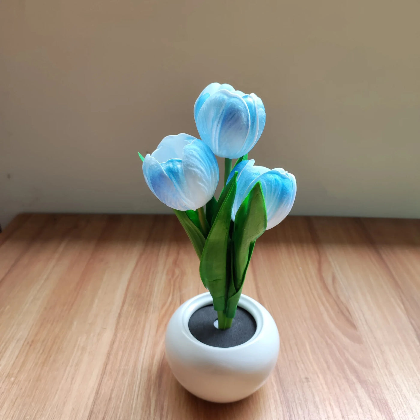 Lampe Tulipes — trois fleurs, pot céramique